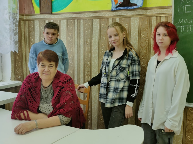 С классным руководителем.
